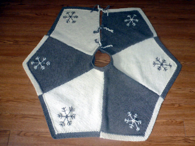 Star Points Christmas Tree Skirt